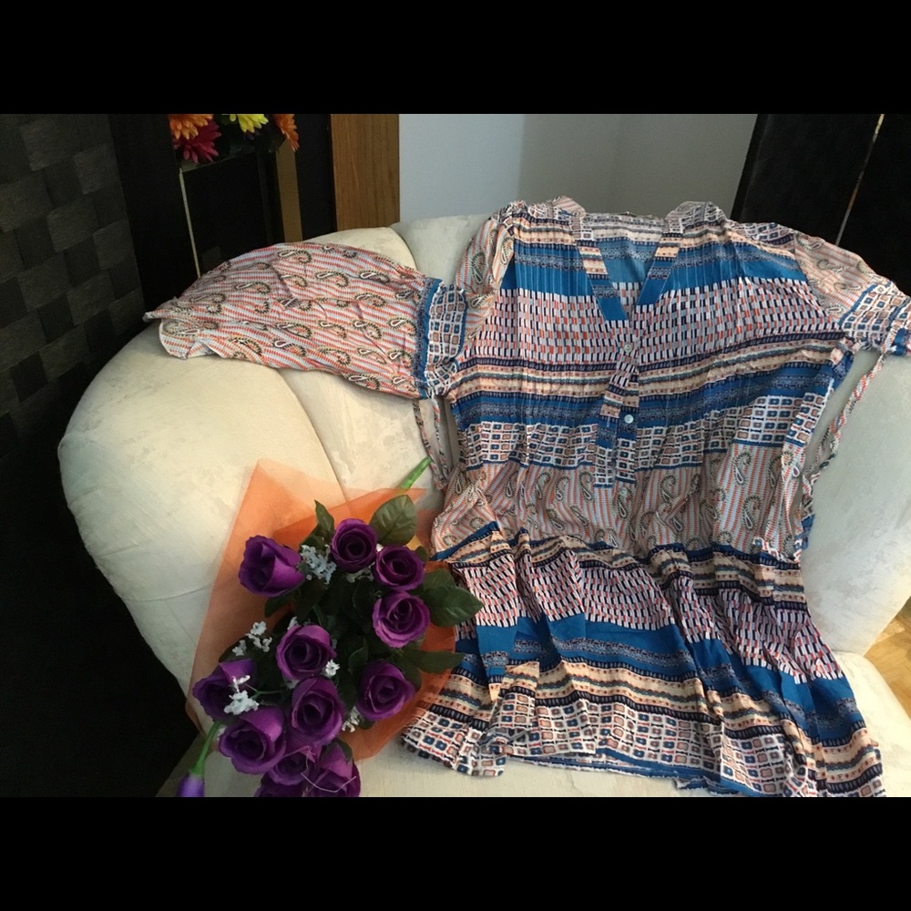 BNWT Beautiful multi color tunic